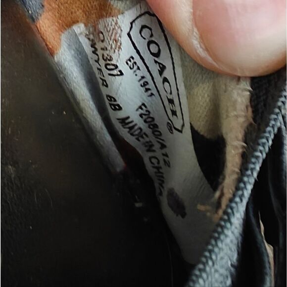 Coach Silver Gray Patent Leather Flats with Logo Buckle - Picture 5 of 5